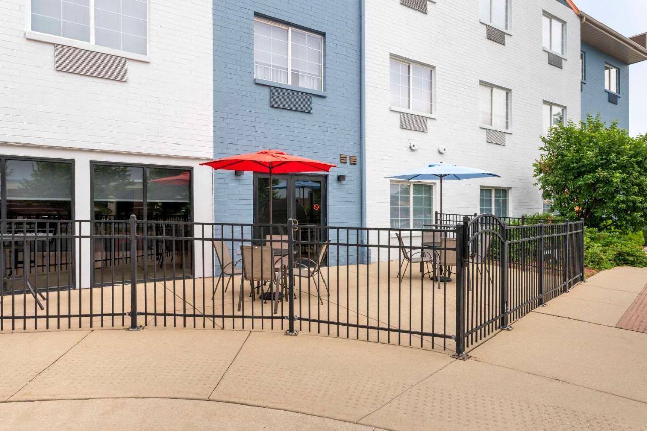 Comfort Suites Elgin Esterno foto