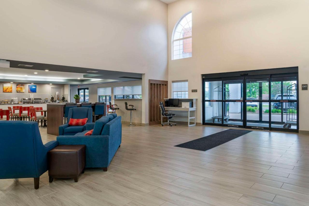 Comfort Suites Elgin Esterno foto