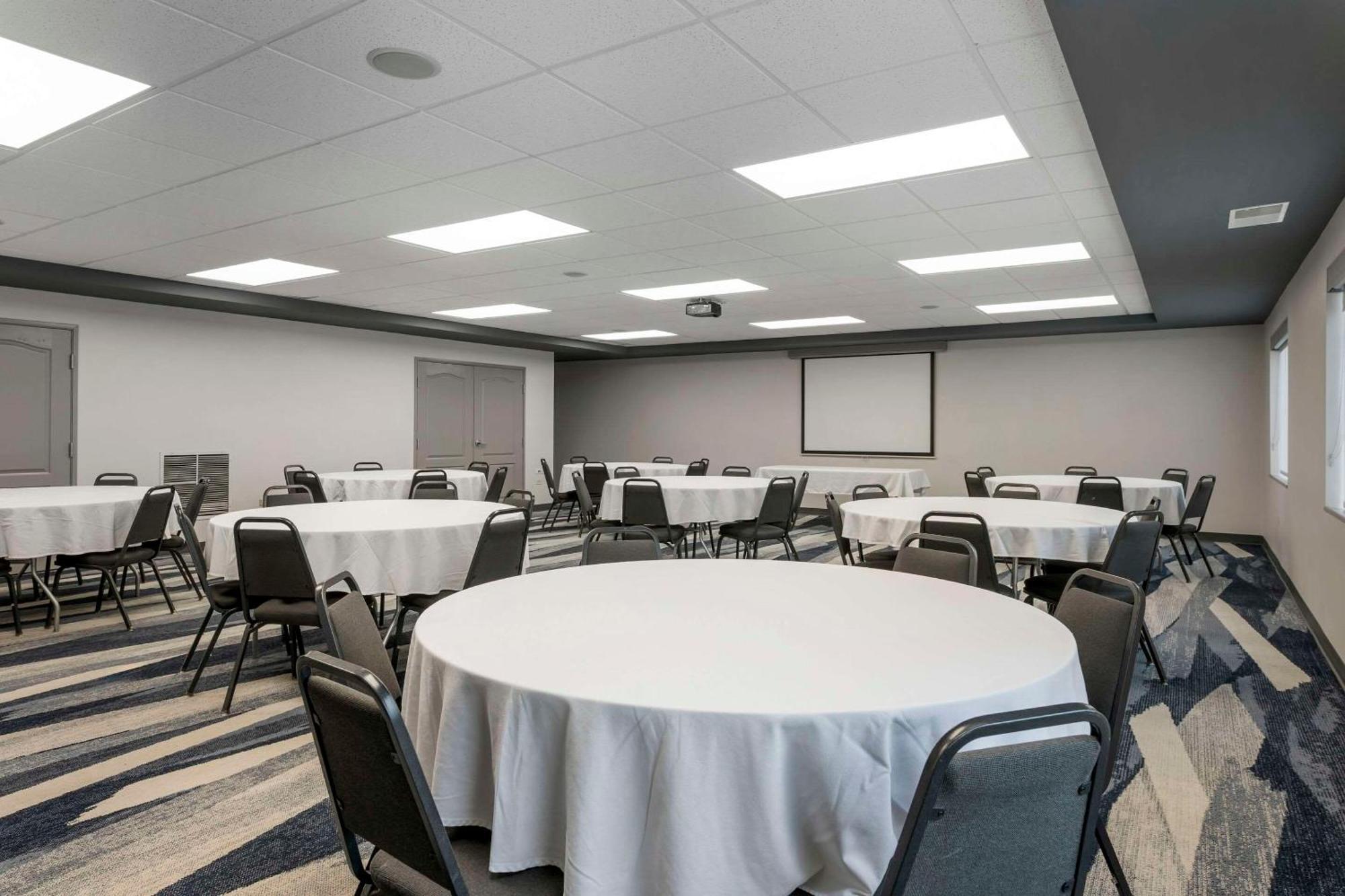 Comfort Suites Elgin Esterno foto