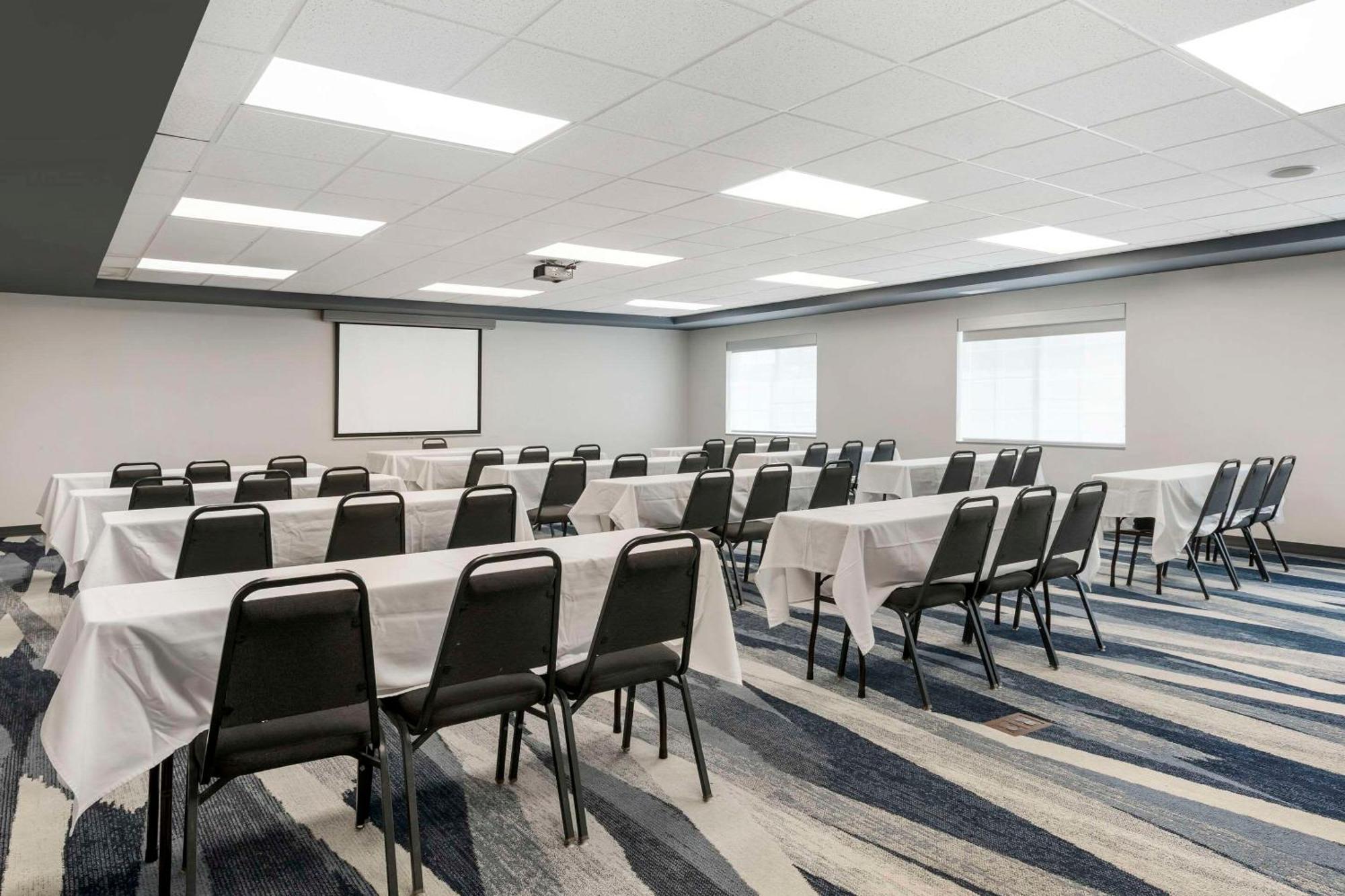 Comfort Suites Elgin Esterno foto